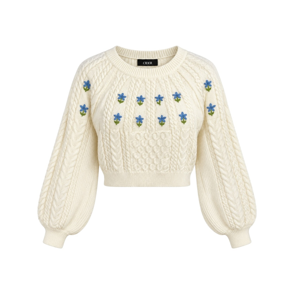 Pulover CIDER crem cropped din tricot torsadat cu flori albastre brodate, vedere față pe manechin invizibil