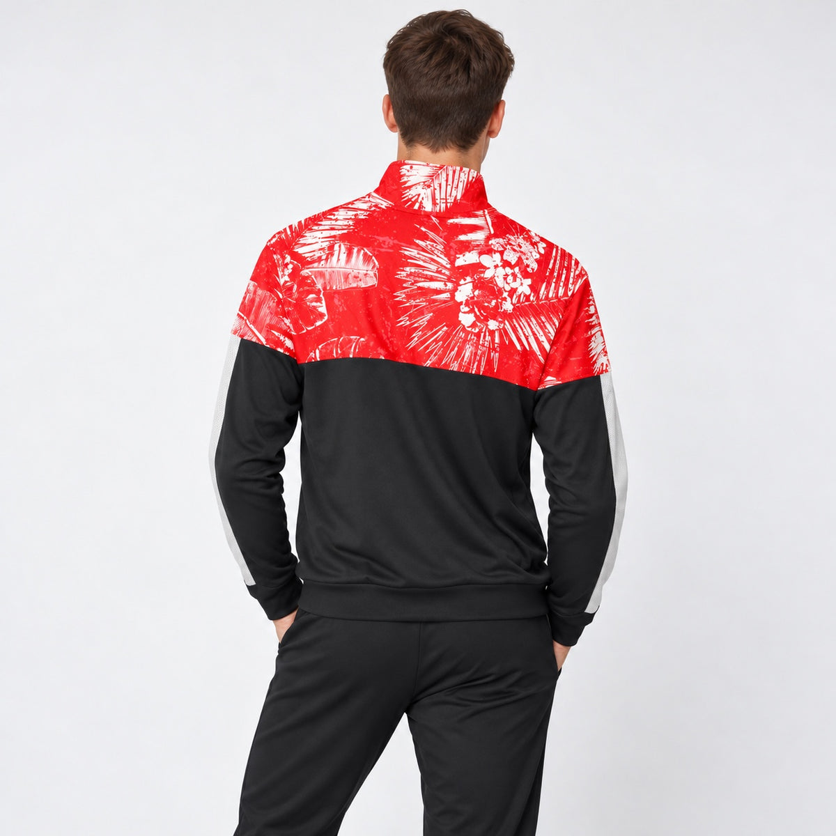 Jachetă Under Armour Project Rock pentru bărbați, vedere spate pe model