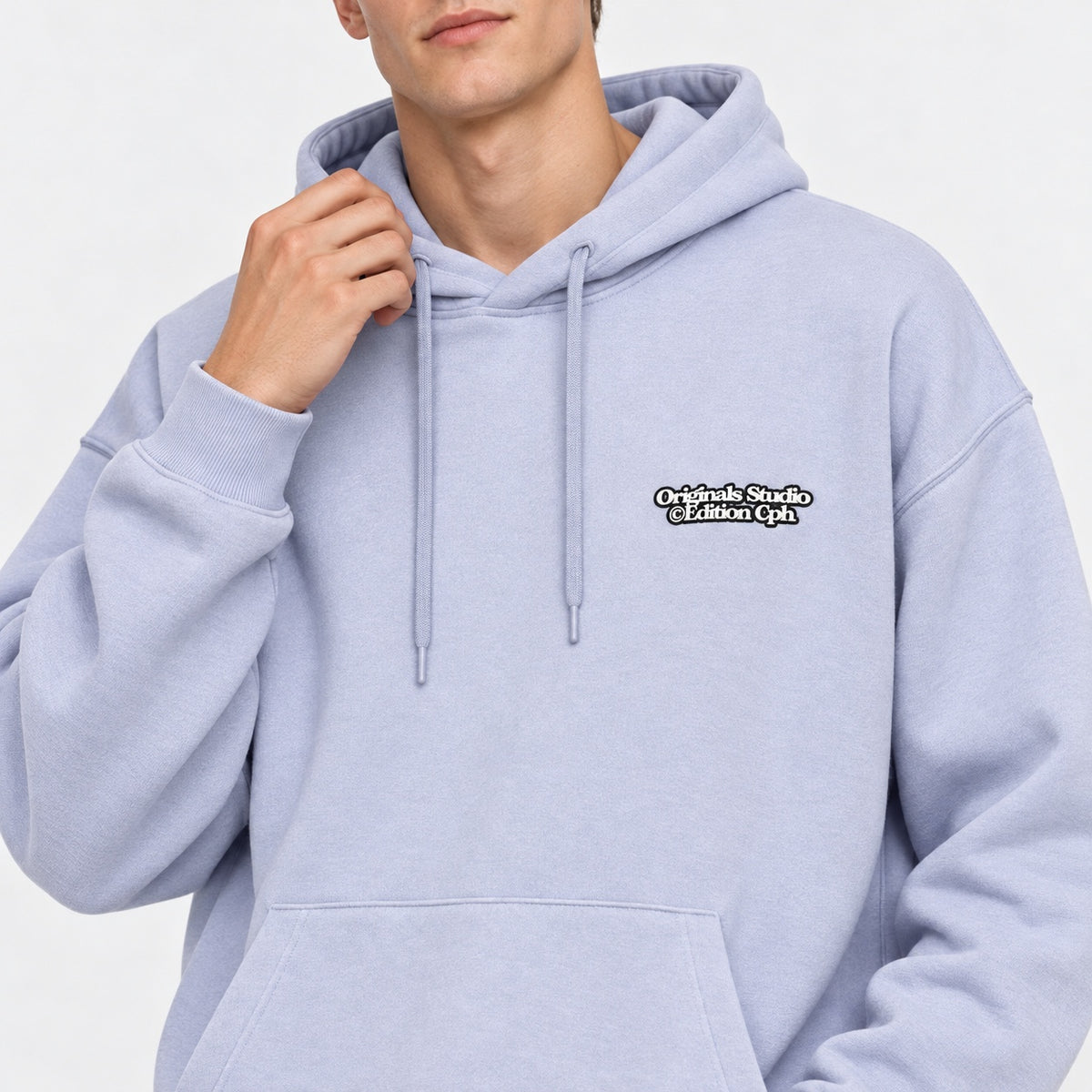 Detaliu glugă și logo de piept la hanoracul Jack & Jones Originals Astoria lila