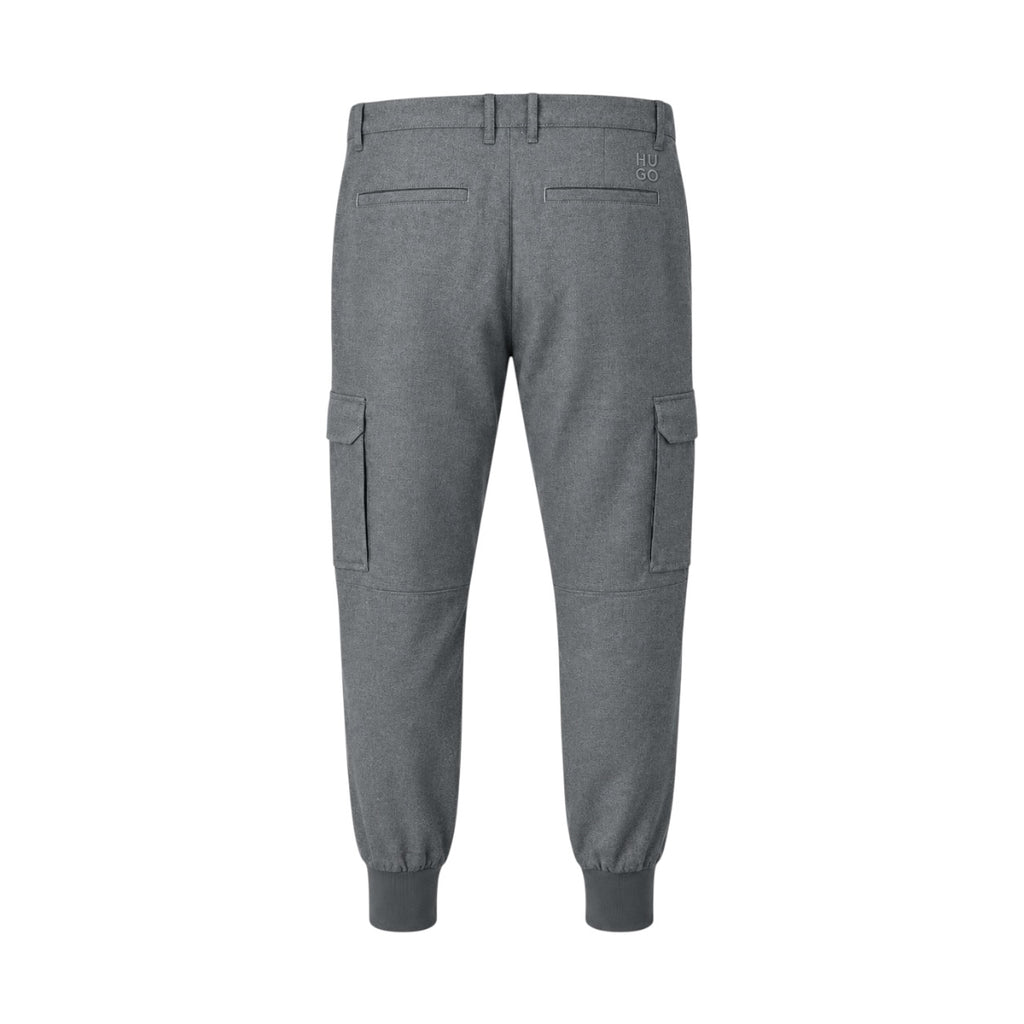 Pantaloni HUGO cargo gri pe manechin invizibil, vedere din spate