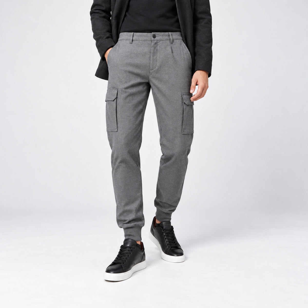 Pantaloni HUGO cargo gri, vedere frontală apropiată, buzunare cargo