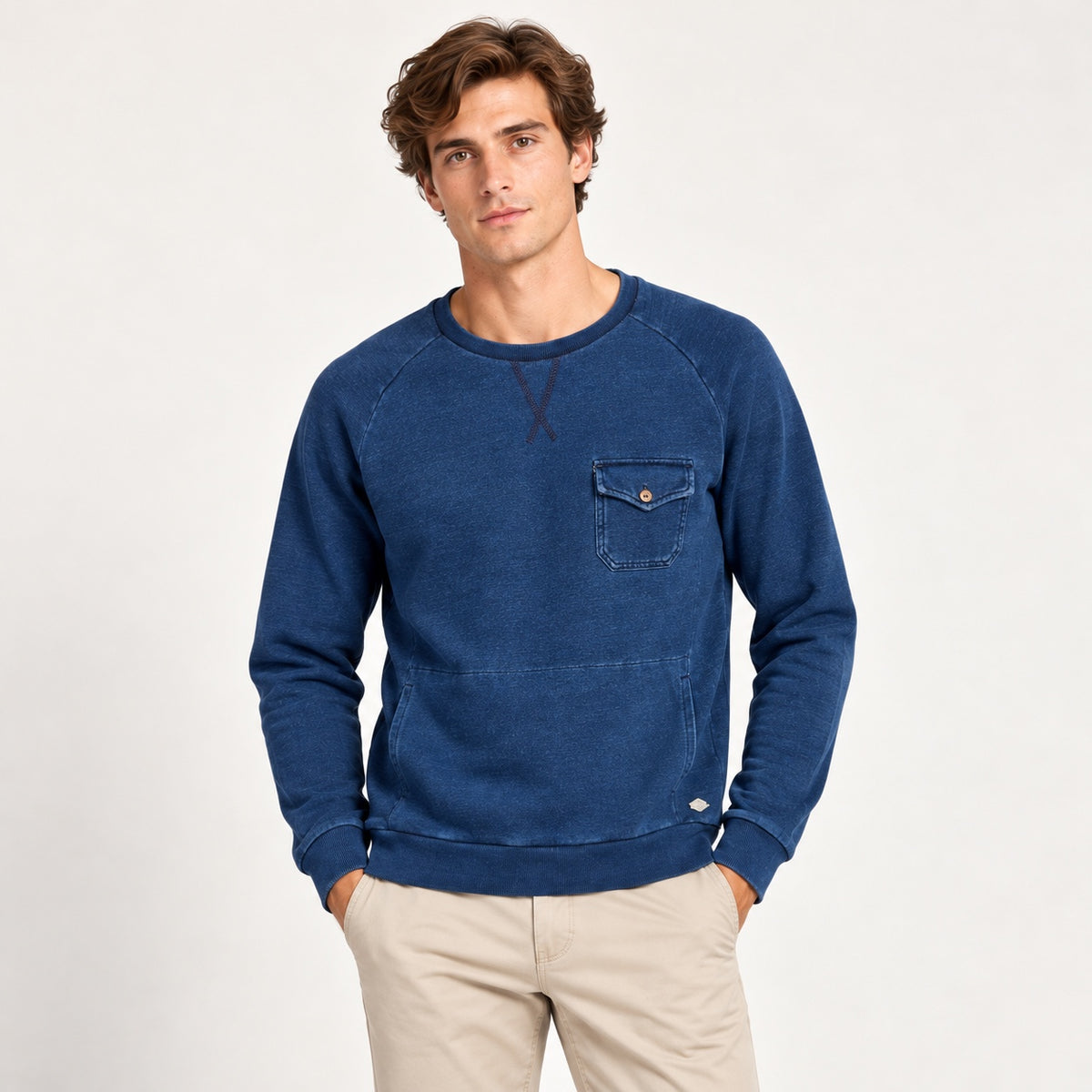 Bluză ESPRIT Indigo albastră pe model, față