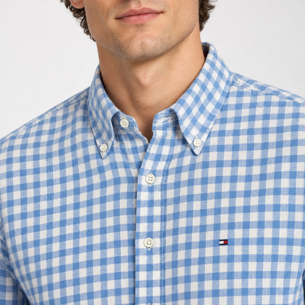 Cămașă Tommy Hilfiger, detaliu guler button-down și logo