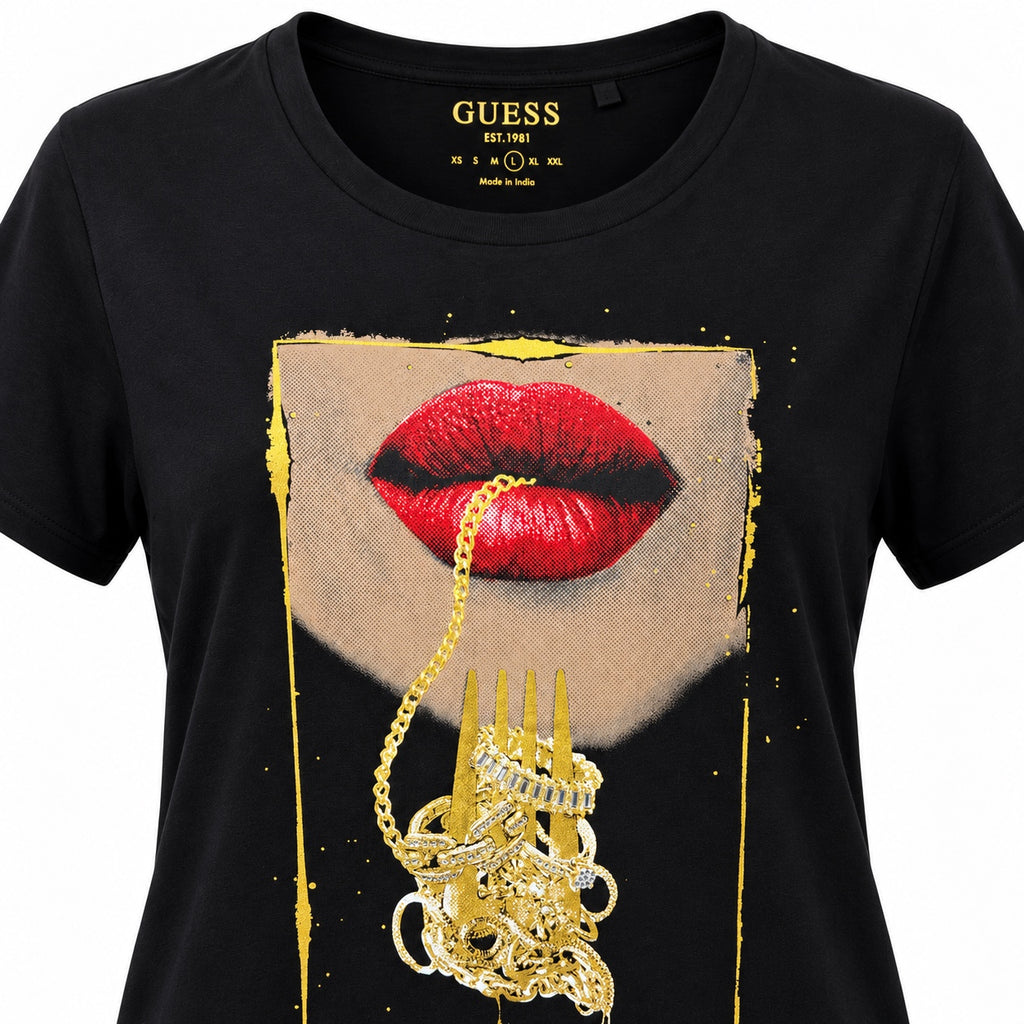 Tricou GUESS negru, detaliu frontal pe manechin invizibil