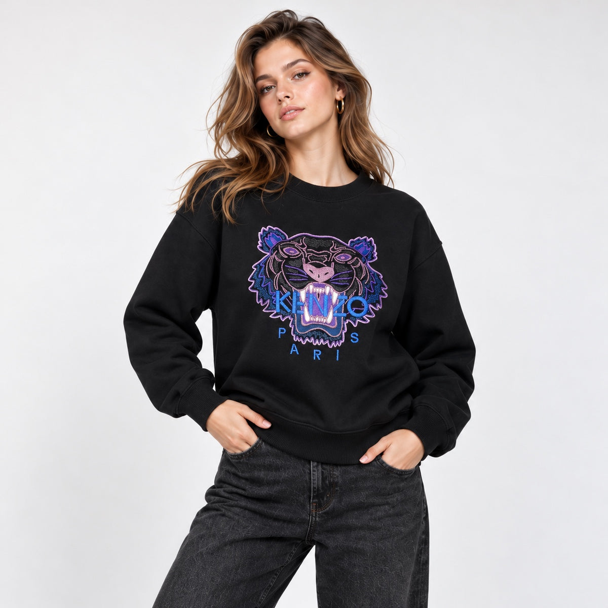 Bluză KENZO Tiger neagră cu broderie, model fata.jpg