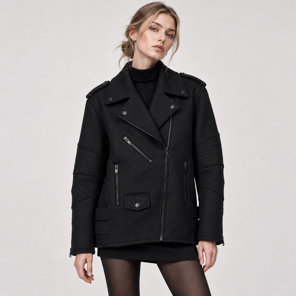 Jachetă biker Alexander Wang x H&M, vedere frontală pe model