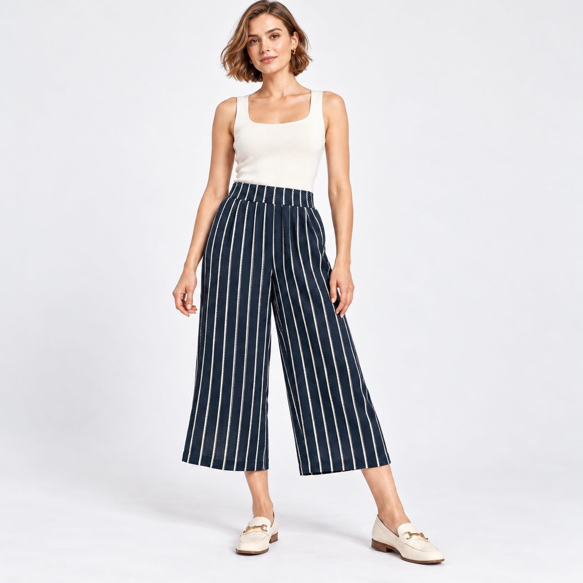 Pantaloni Gina Benotti culotte în dungi verticale, vedere față pe model