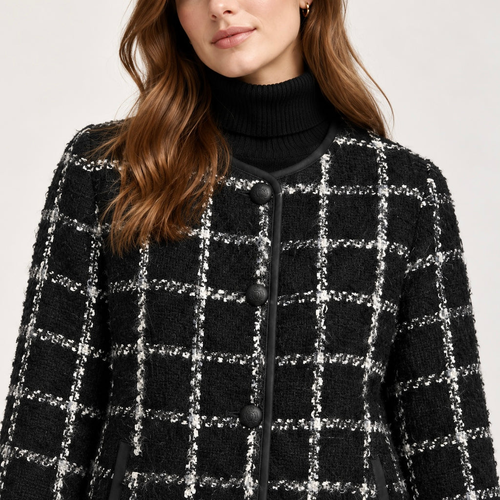 Detaliu jachetă MANGO tweed, nasturi și margini negre