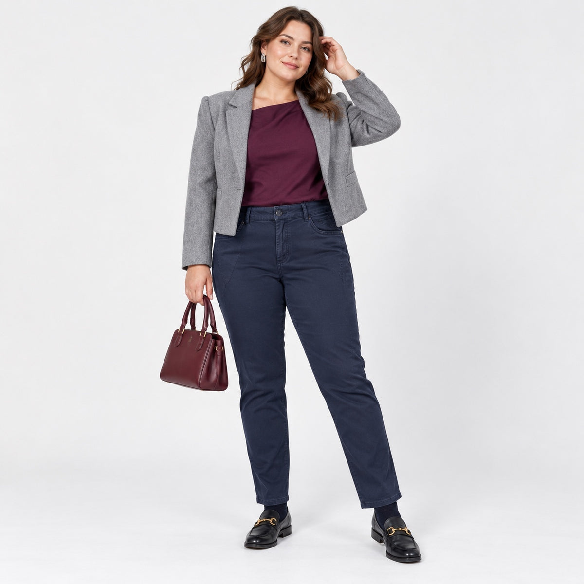 Pantaloni s.Oliver bleumarin Slim Fit pe model, față