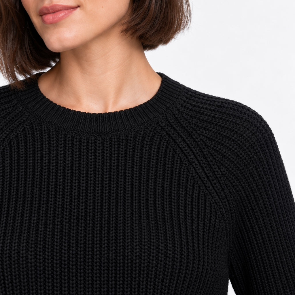 Detaliu de tricot reiat și mânecă raglan Q/S by s.Oliver