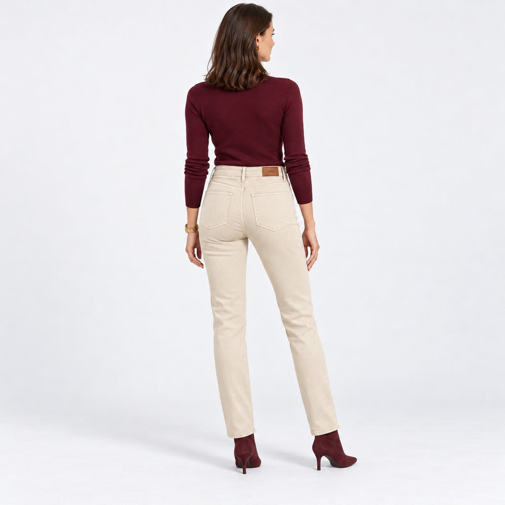 Blugi s.Oliver Betsy crem, croială slim, vedere din spate pe model