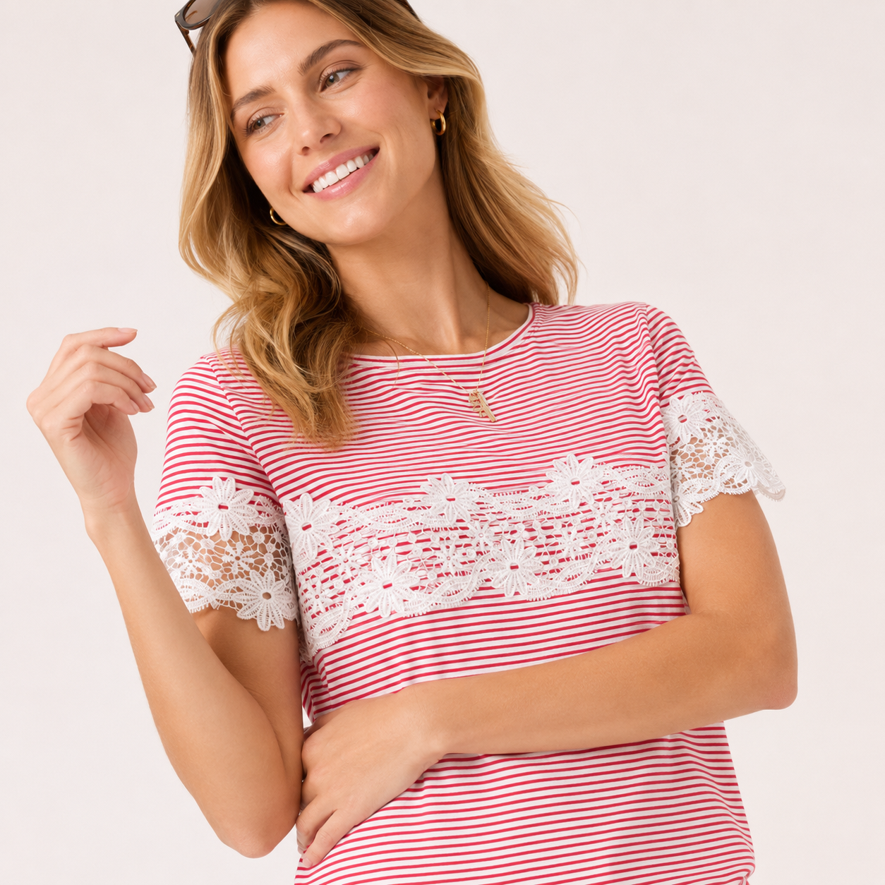 Tricou Taifun Garden Blooms cu dungi roșii și dantelă albă