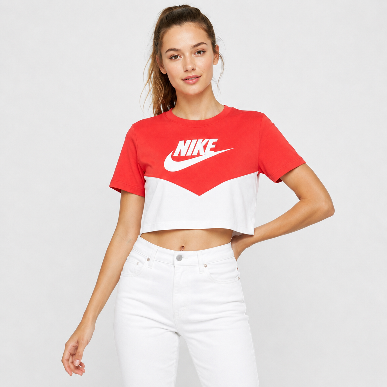 Tricou cropped Nike roșu cu alb