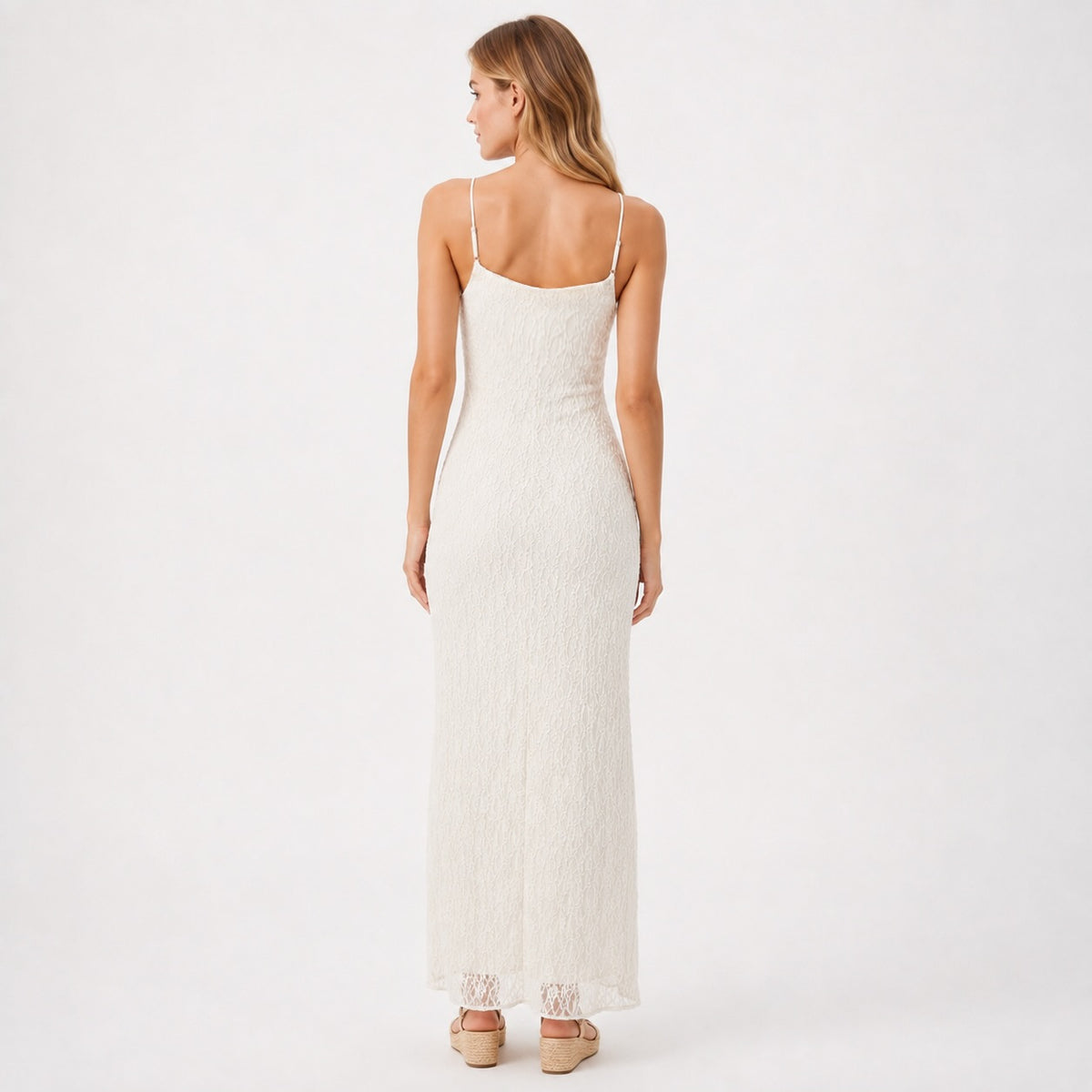 Rochie lungă Bershka albă din dantelă cu decolteu drapat