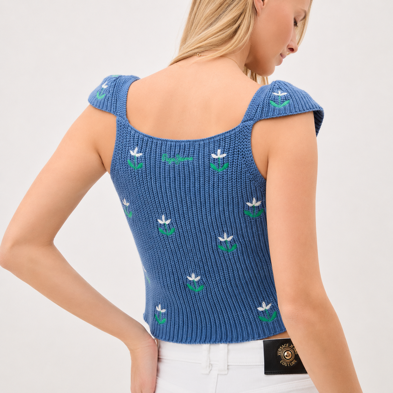 Top tricotat Pepe Jeans albastru cu flori brodate