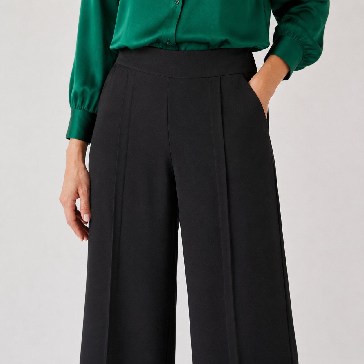 Pantaloni Zara Basic negri culotte cu pense