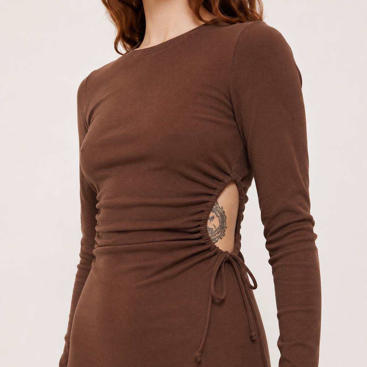 Rochie Envii maro midi cu decupaje laterale