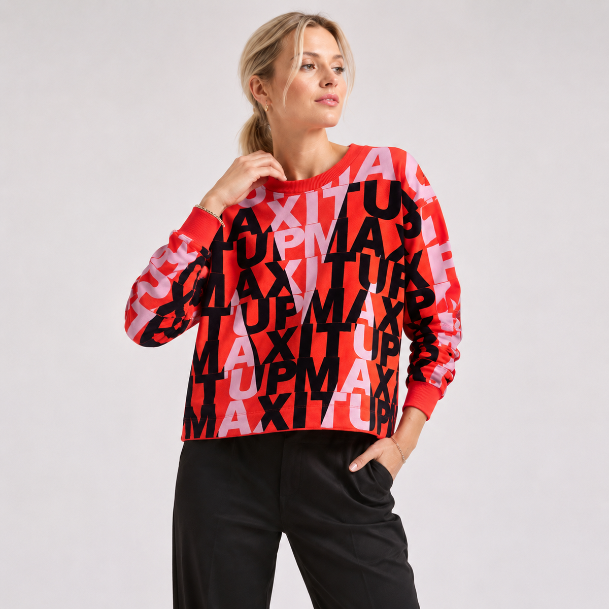 Hanorac MAX&Co. Max It Up cu imprimeu logo all-over