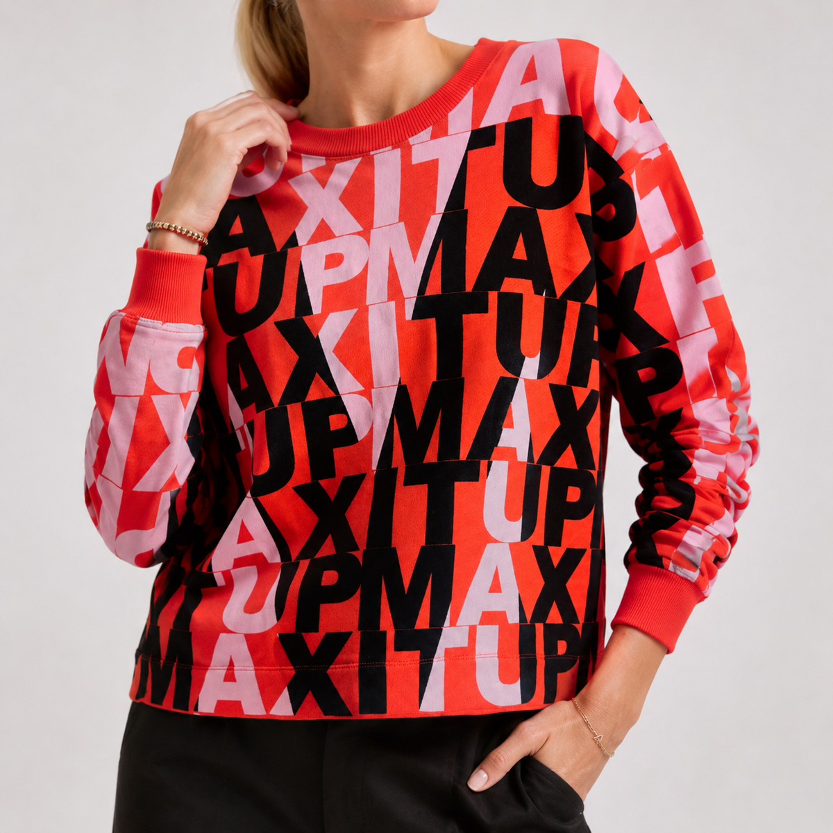 Hanorac MAX&Co. Max It Up cu imprimeu logo all-over