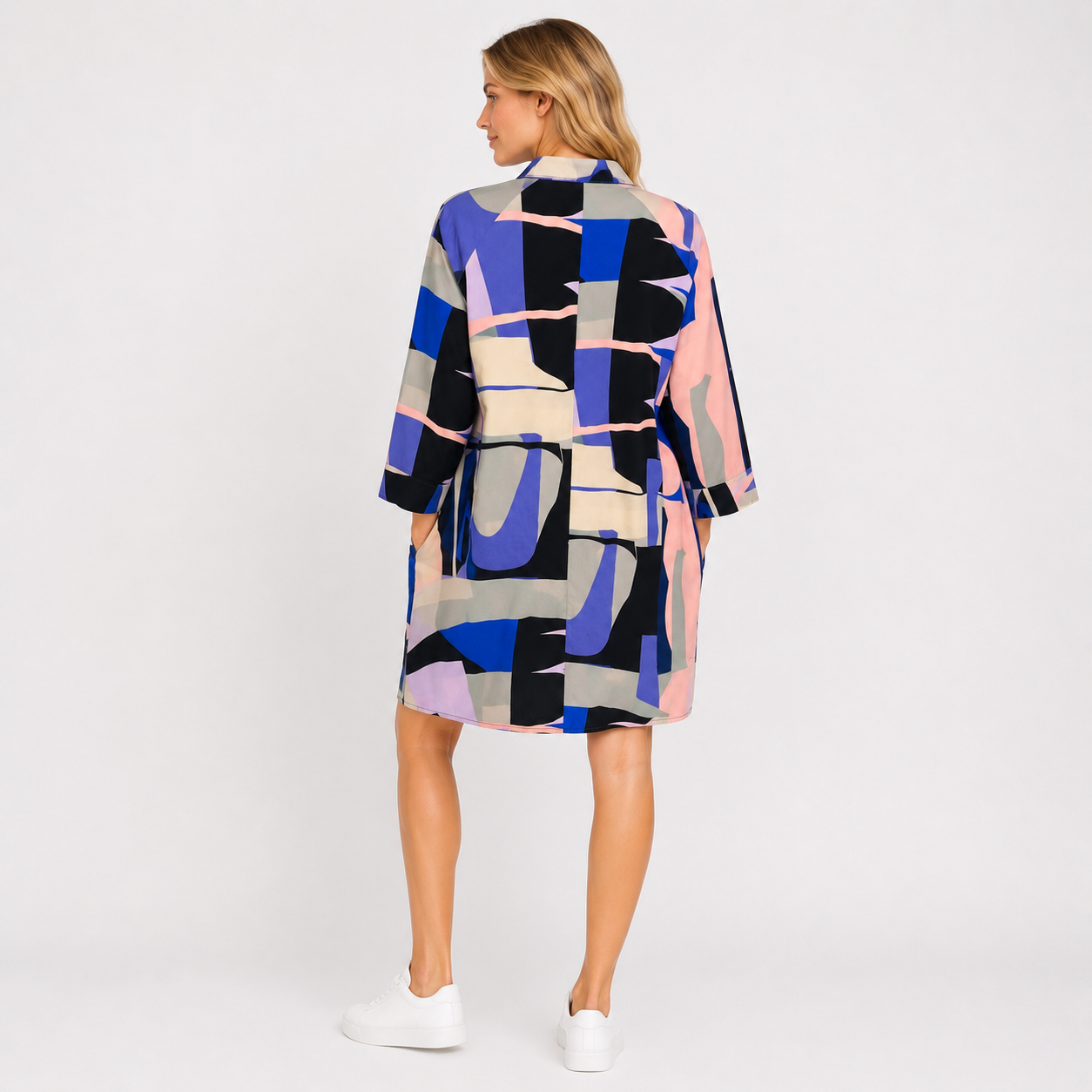 Rochie tip cămașă Monki oversized cu imprimeu abstract