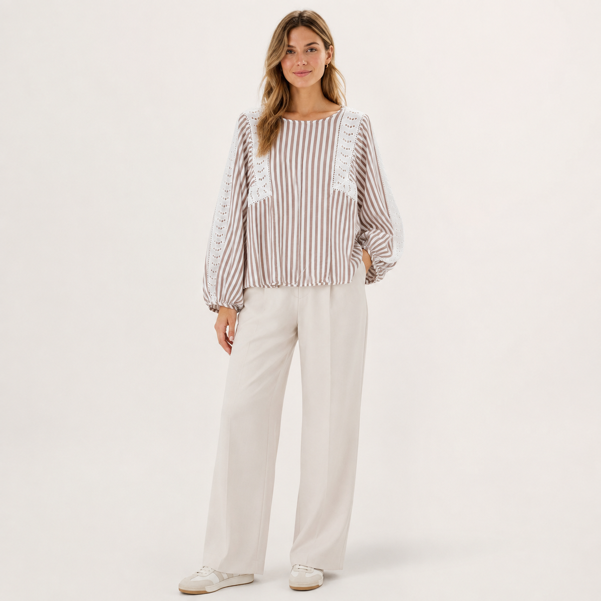 Bluză Ladies Fashion cu dungi și broderie