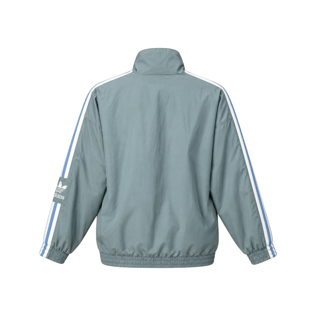 Jachetă adidas Originals Primegreen cu dungi, vedere din spate pe manechin invizibil