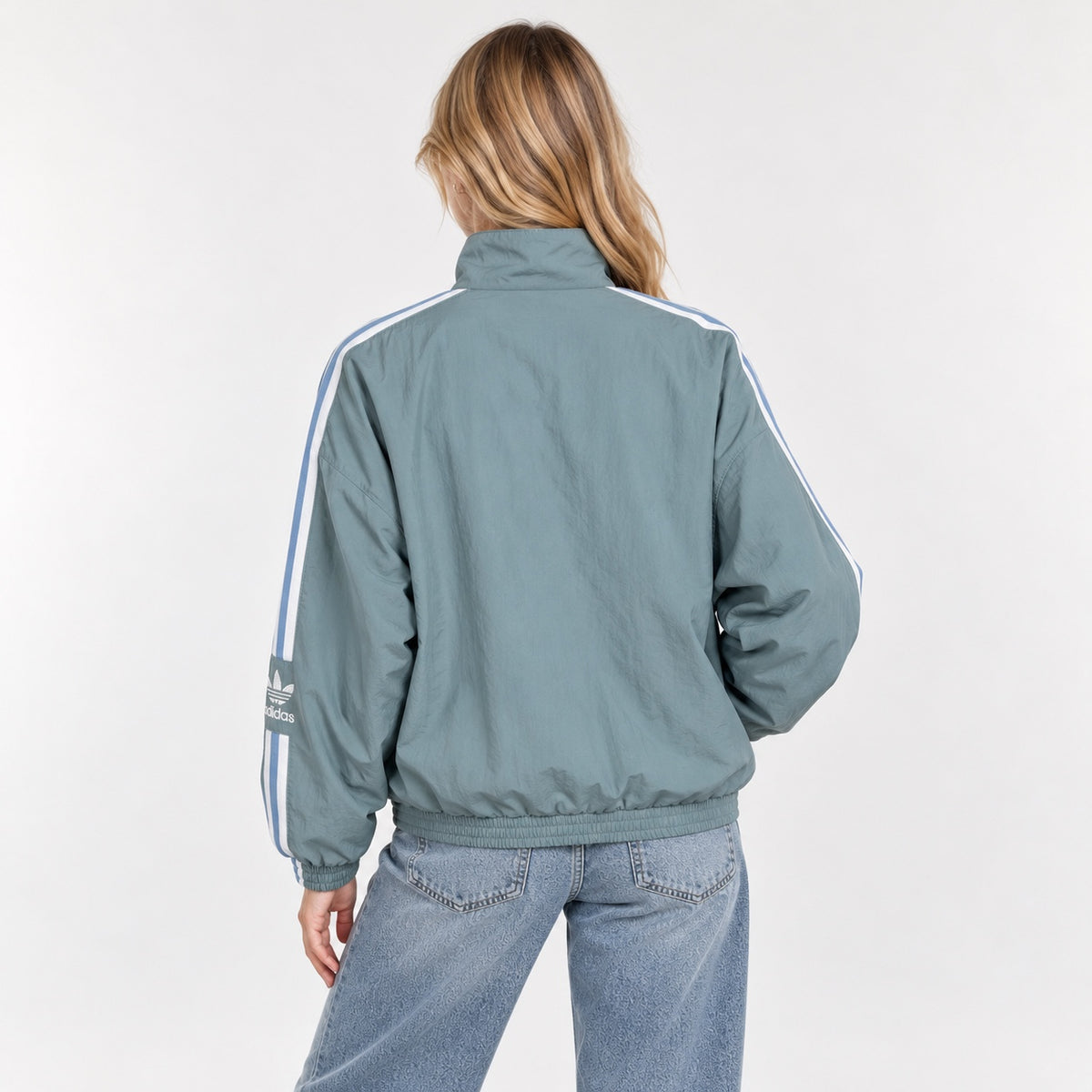 Jachetă adidas Originals Primegreen, vedere din spate pe model