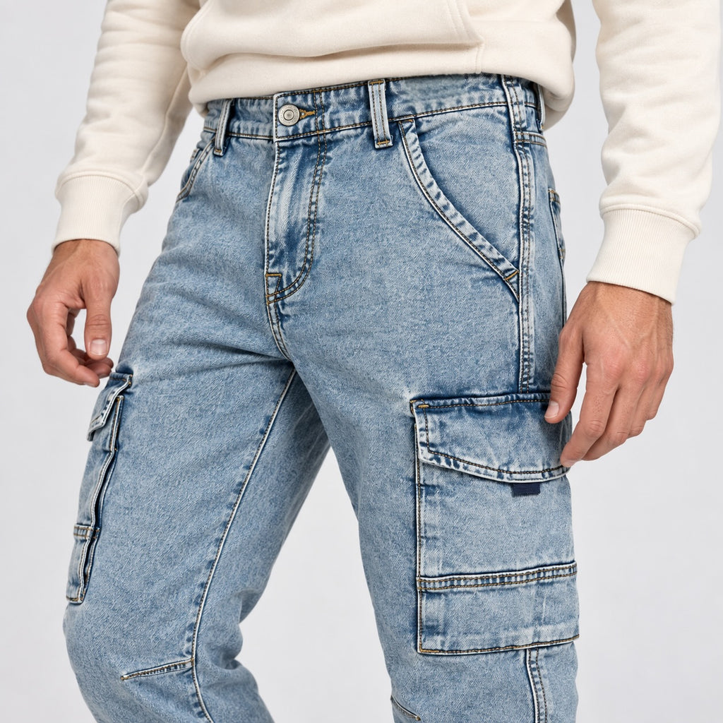 Blugi Jack & Jones tapered cargo albastru deschis, detaliu talie și buzunare