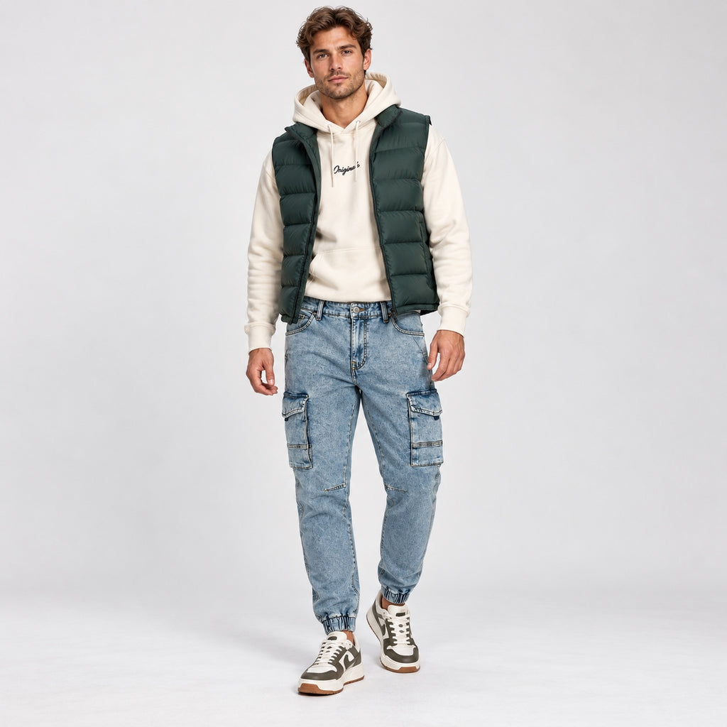 Blugi Jack & Jones tapered cargo albastru deschis, vedere completă pe model