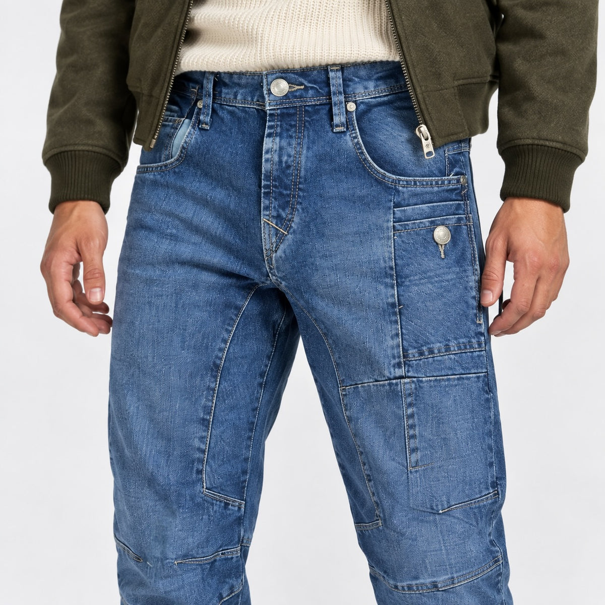 Blugi Jack & Jones Tapered Mike albaștri, detaliu buzunare utilitare
