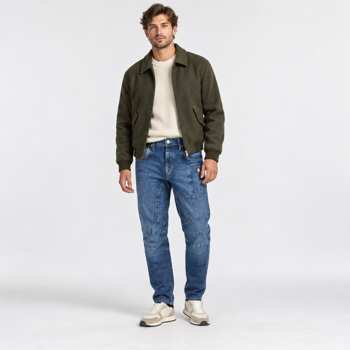 Blugi Jack & Jones Tapered Mike albaștri, vedere frontală pe model