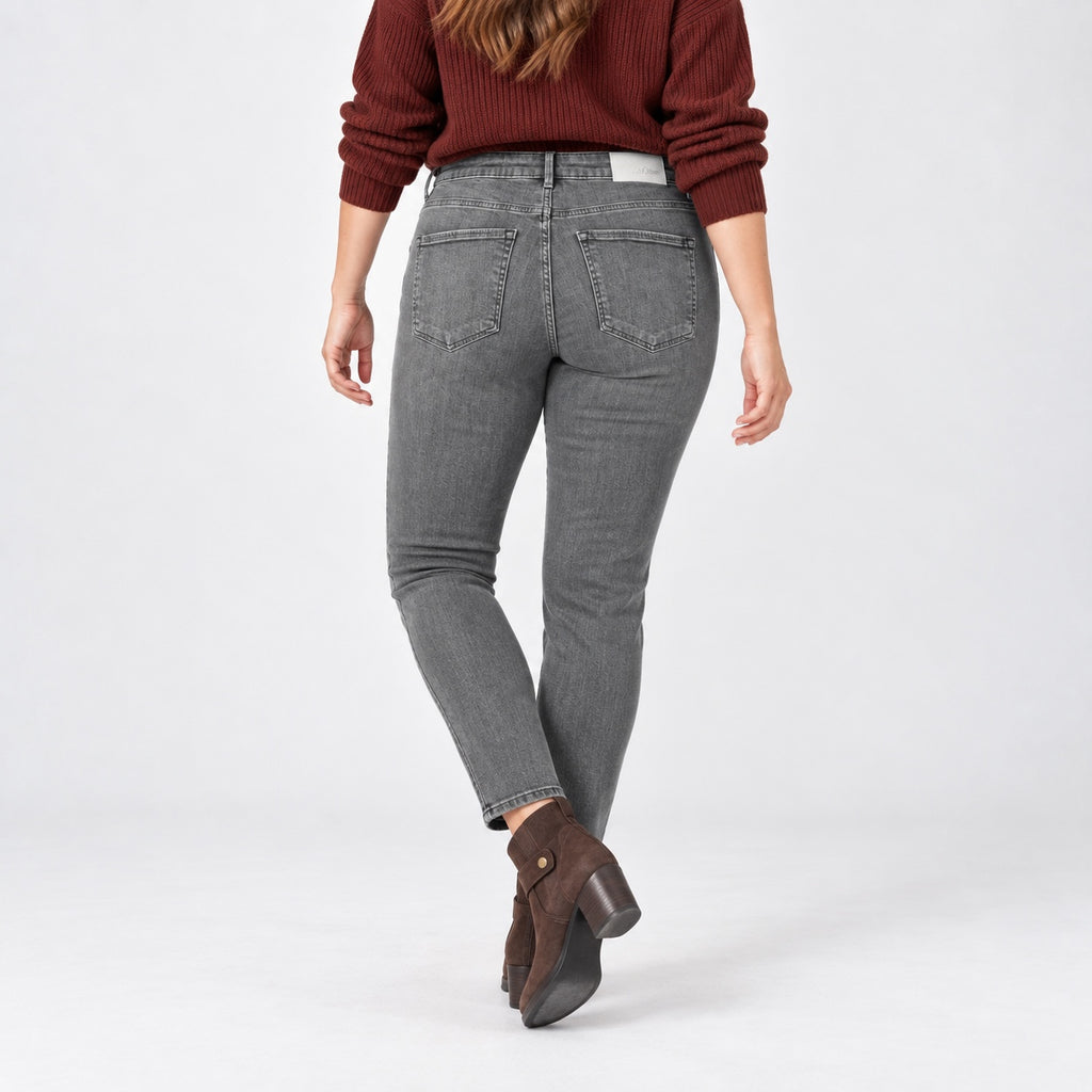 Blugi s.Oliver Betsy gri slim, vedere din spate pe model