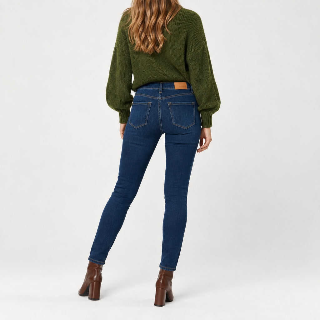 Blugi s.Oliver Izabell Bi-Stretch albastru închis, vedere din spate pe model