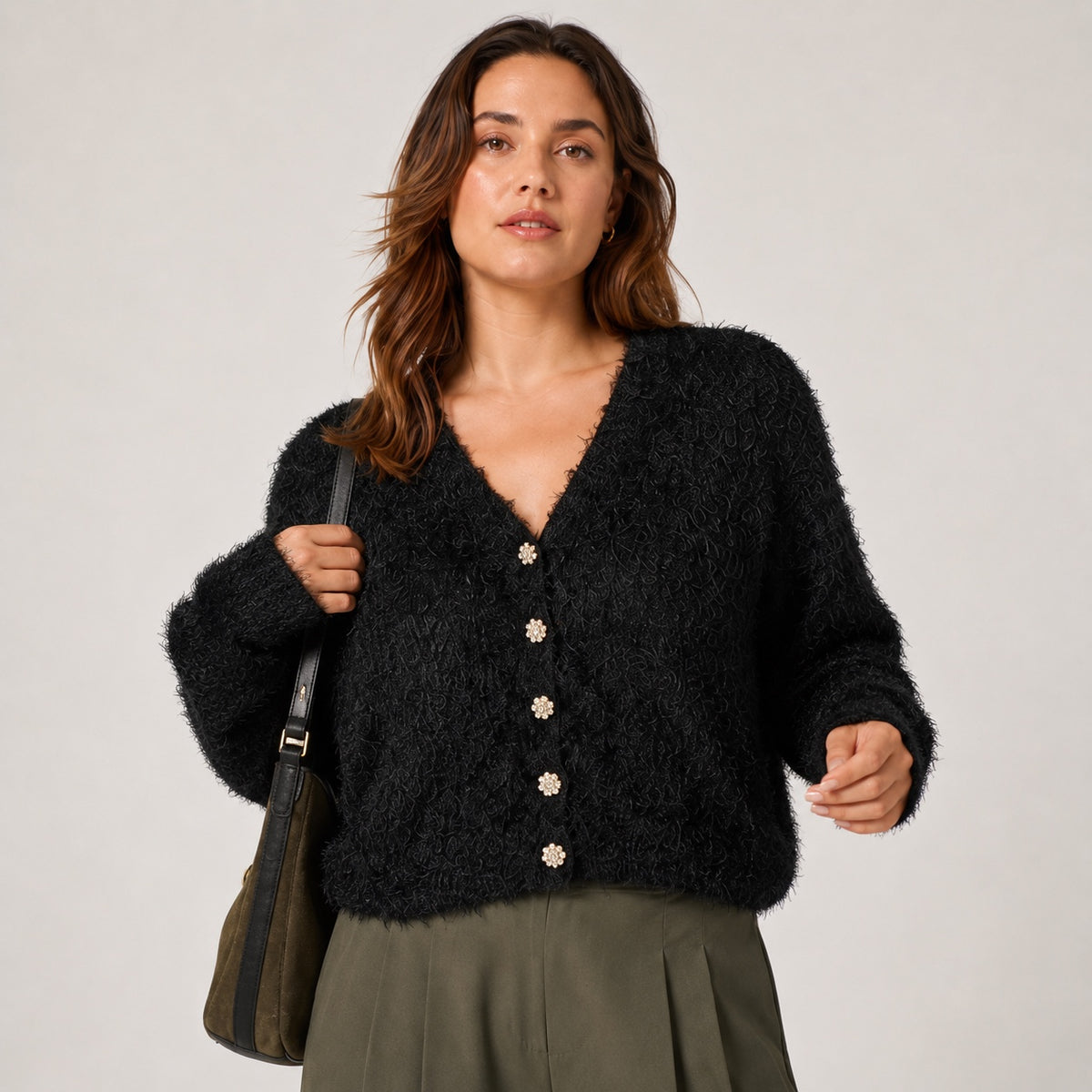 Cardigan Chicorée negru pufos cu nasturi tip bijuterie