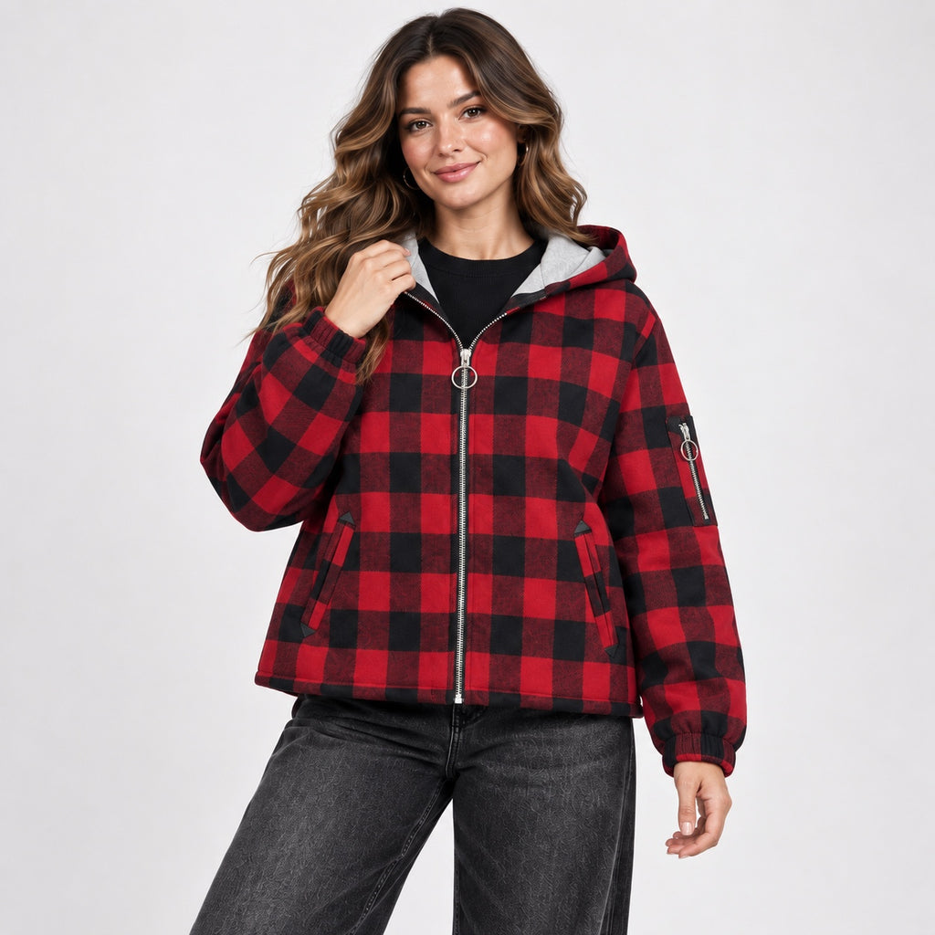 Jachetă H&M Divided în carouri roșu-negru, vedere frontală pe model