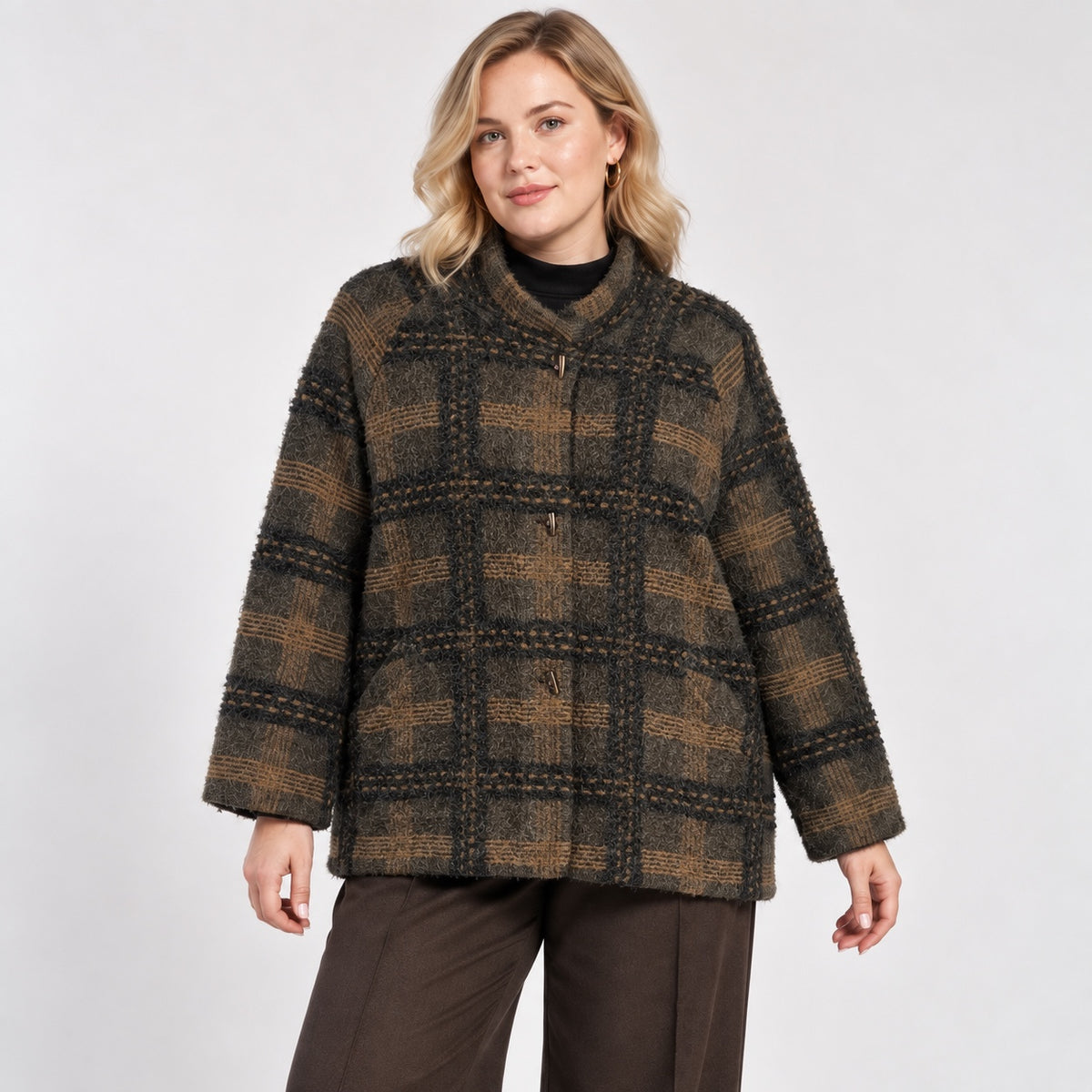 Jachetă Marina Sport by Marina Rinaldi în carouri, vedere apropiată pe model