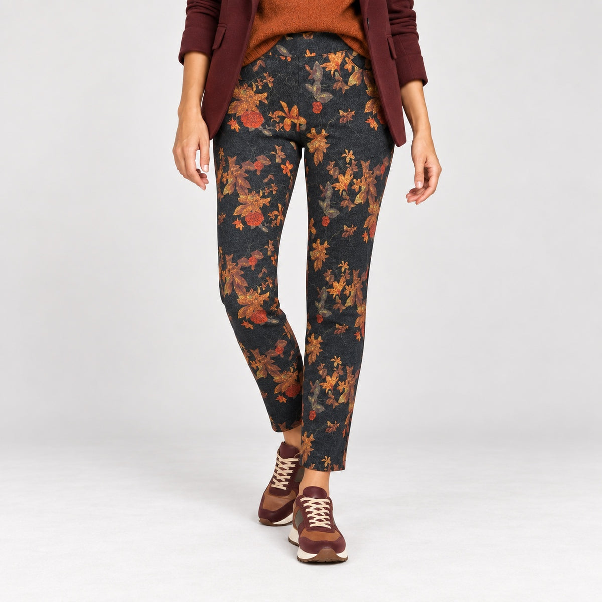 Pantaloni Laura Torelli Classic negri cu imprimeu floral