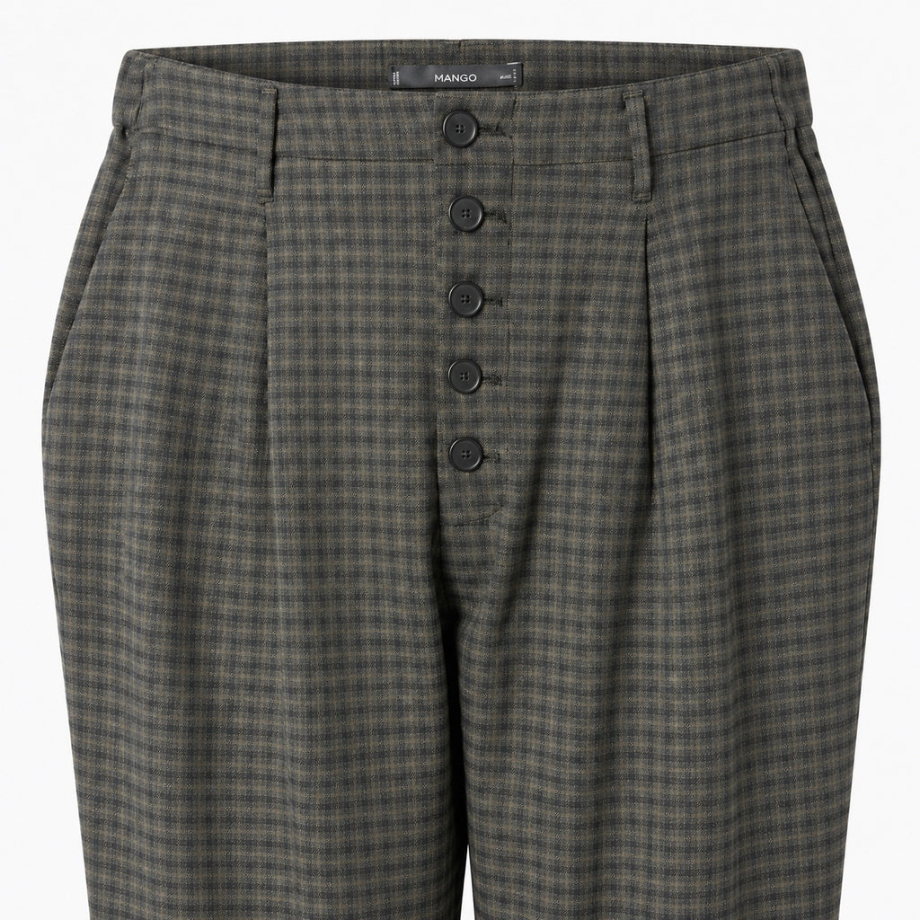 Detaliu talie pantaloni Mango în carouri