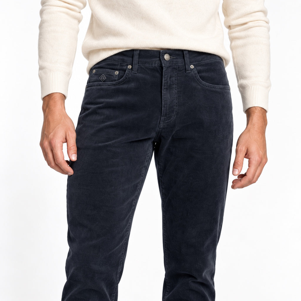 Pantaloni GANT Hayes Slim din catifea reiată bleumarin, detaliu talie și buzunare