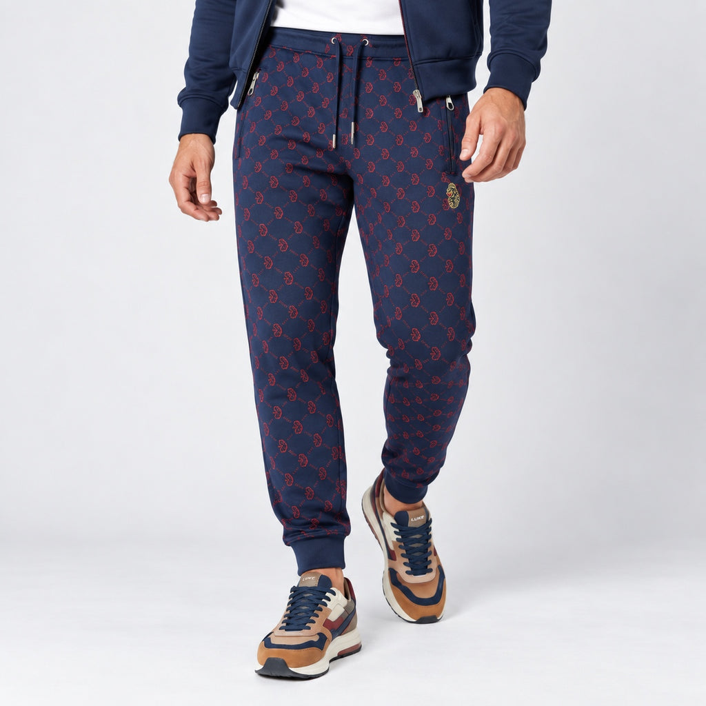 Pantaloni de trening Luke Sport bleumarin cu imprimeu roșu, vedere frontală pe model