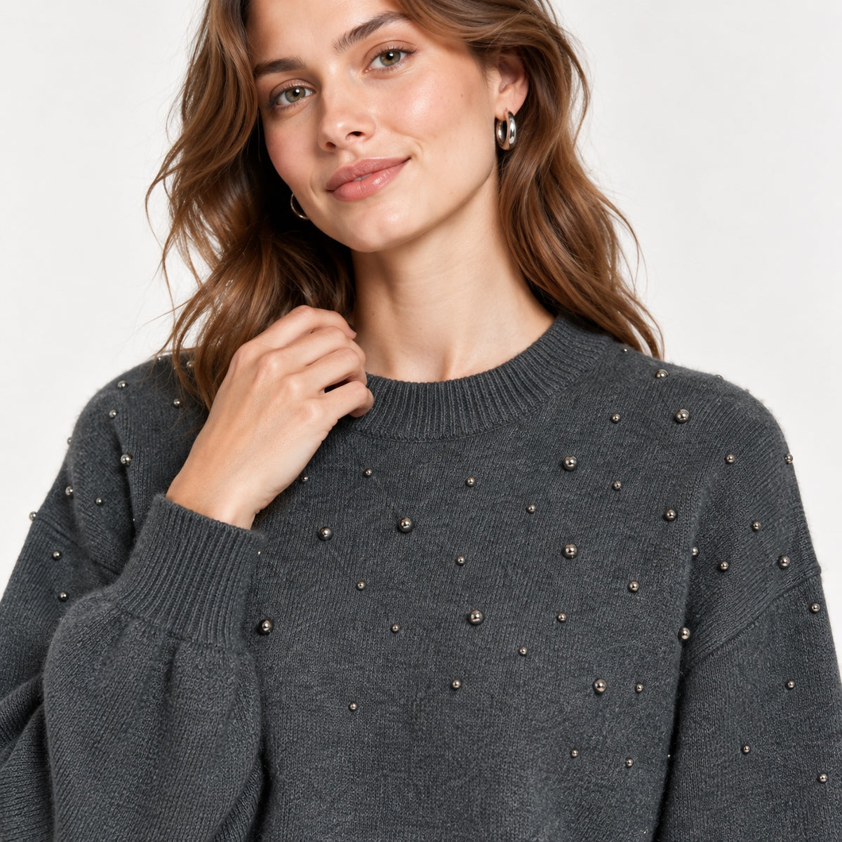 Pulover H&M gri cropped cu aplicații metalice, detaliu aplicații