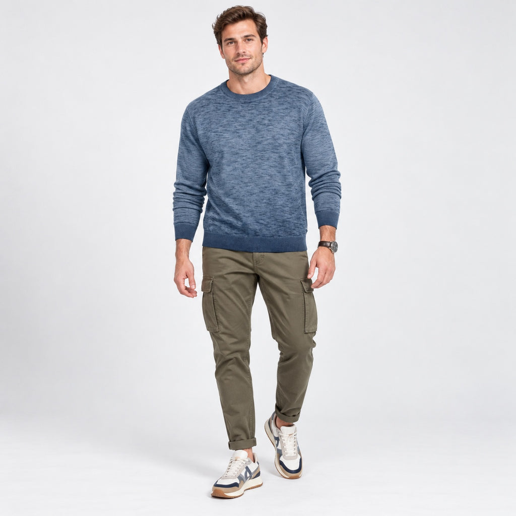 Pulover Tom Tailor albastru cu efect washed, ținută completă pe model