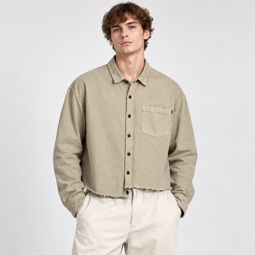 Cămașă REVIEW cropped boxy bej purtată de model, vedere din față