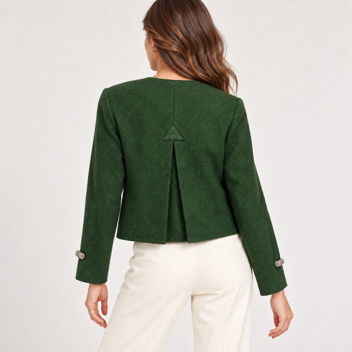 Sacou Mothwurf Austrian Couture verde din lână și angora, vedere din spate pe model